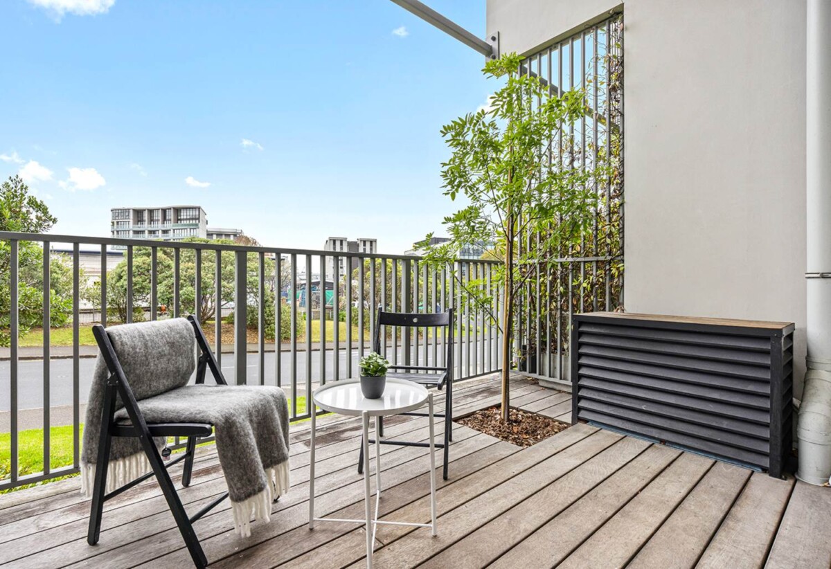 1 bed 1 bath 2 – level terrace apartment with 2 car parks, B04/47 Union Street, City Centre, Auckland