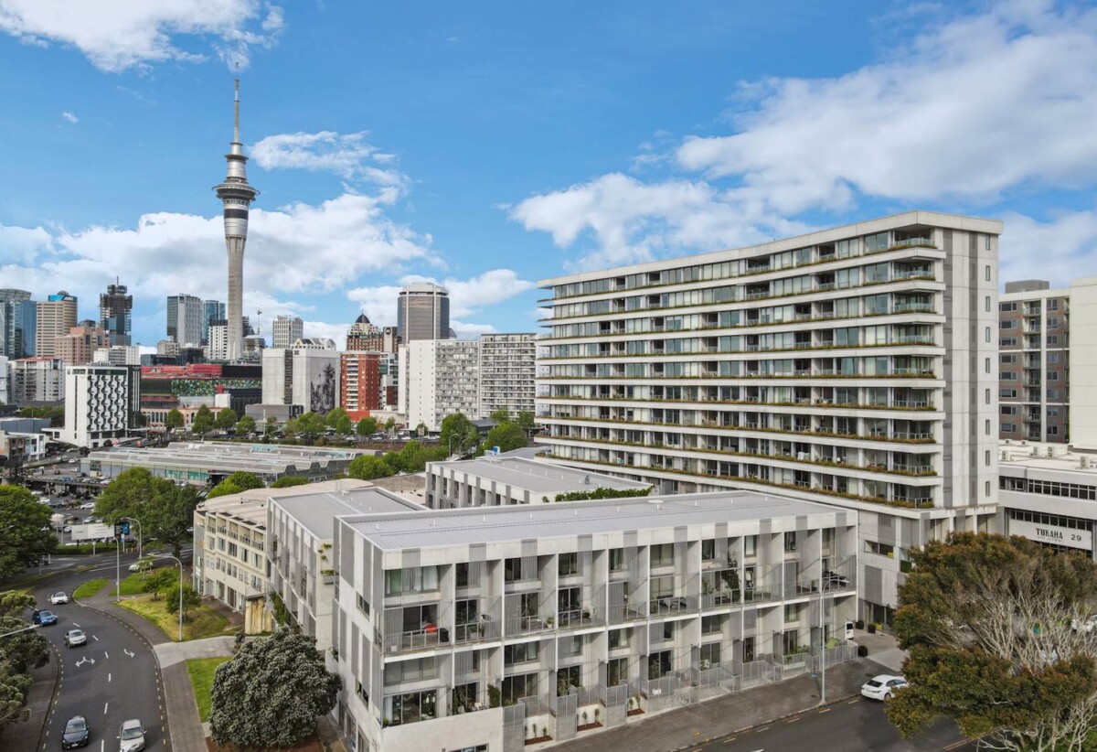 1 bed 1 bath 2 – level terrace apartment with 2 car parks, B04/47 Union Street, City Centre, Auckland