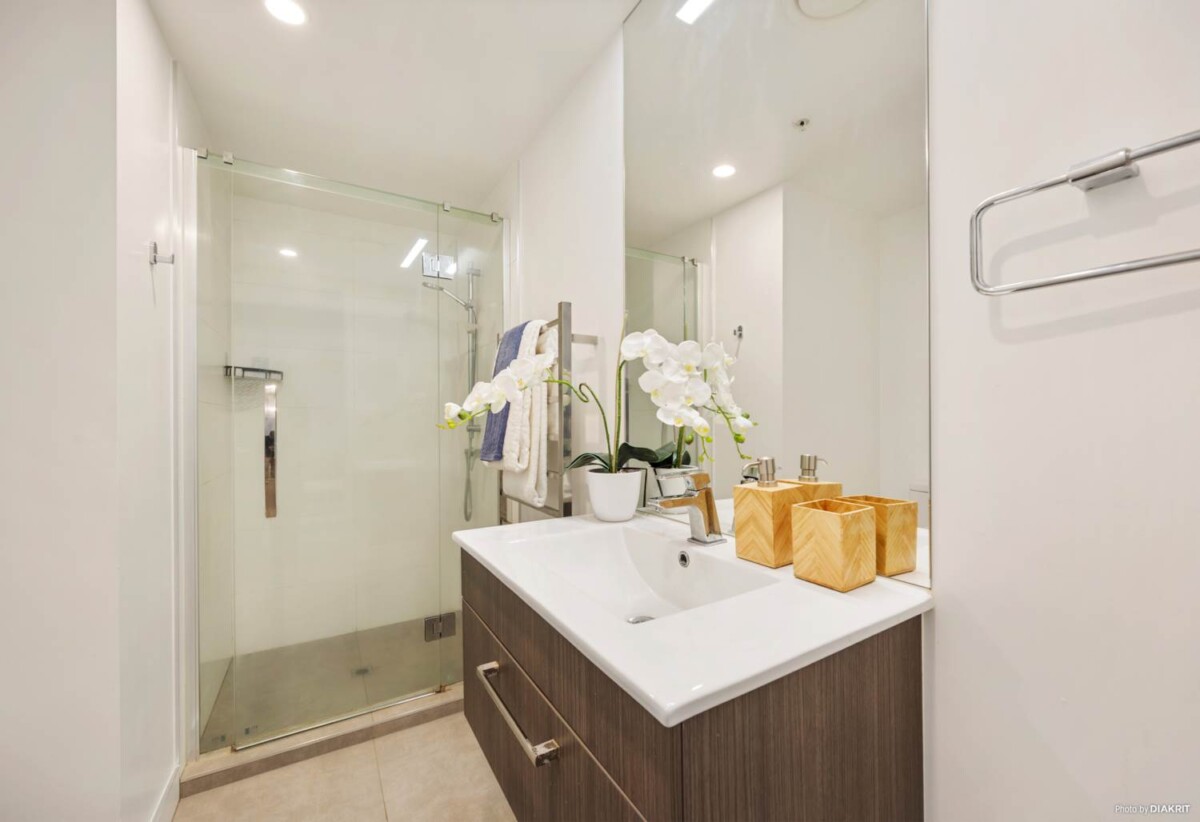 Super Bargain: Contemporary Living 2 bed + carpark, 214/147 Nelson Street, City Centre, Auckland