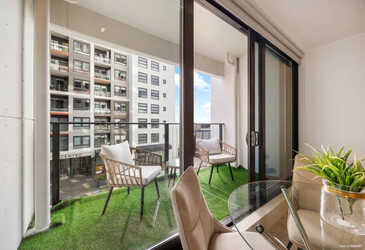 Super Bargain: Contemporary Living 2 bed + carpark, 214/147 Nelson Street, City Centre, Auckland
