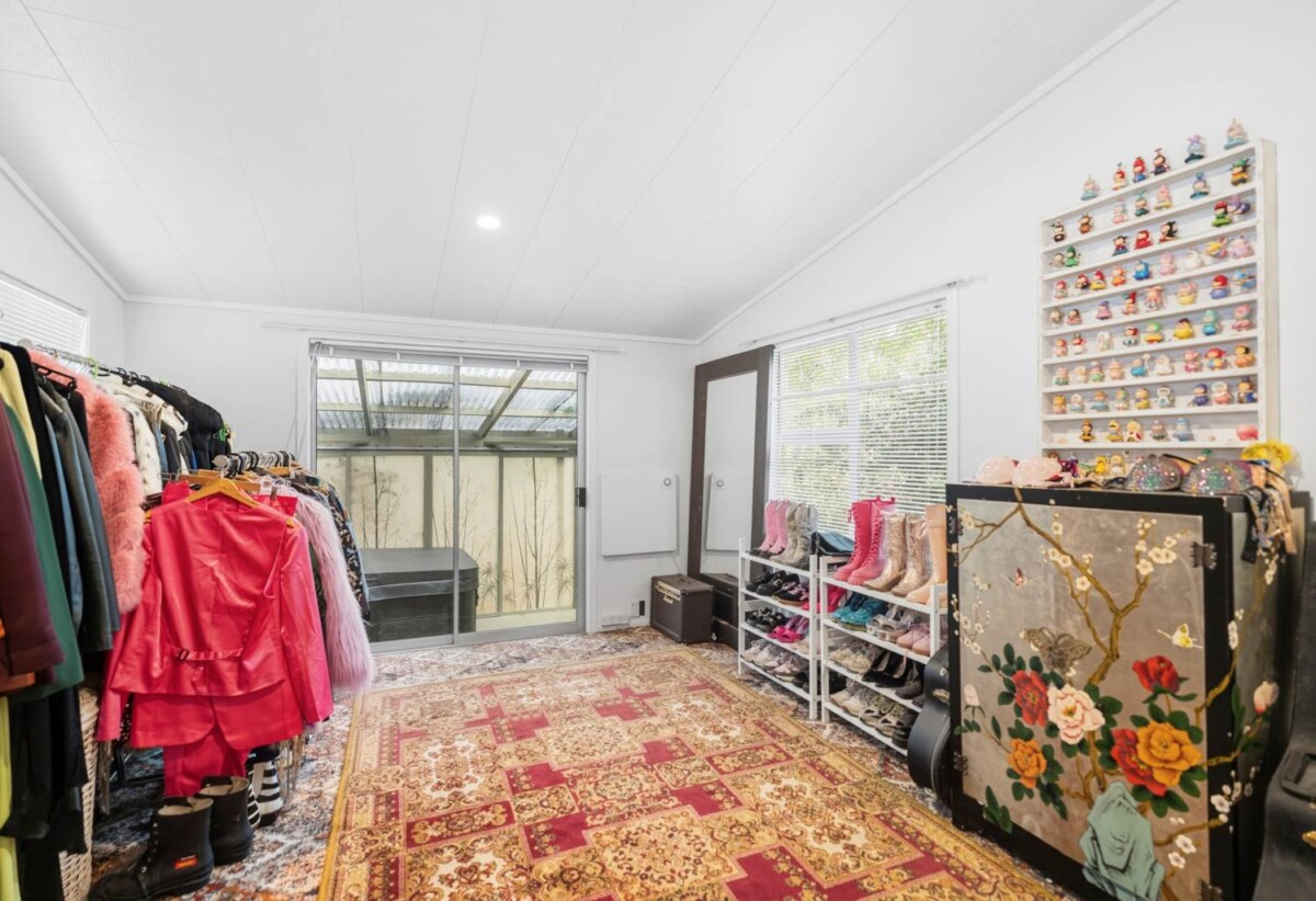 Vendor has bought, Must sell and settle FAST, 3 beds house, location, lifestyle and potential to develop, 66 St Michaels Avenue, Pt Chevalier, Auckland