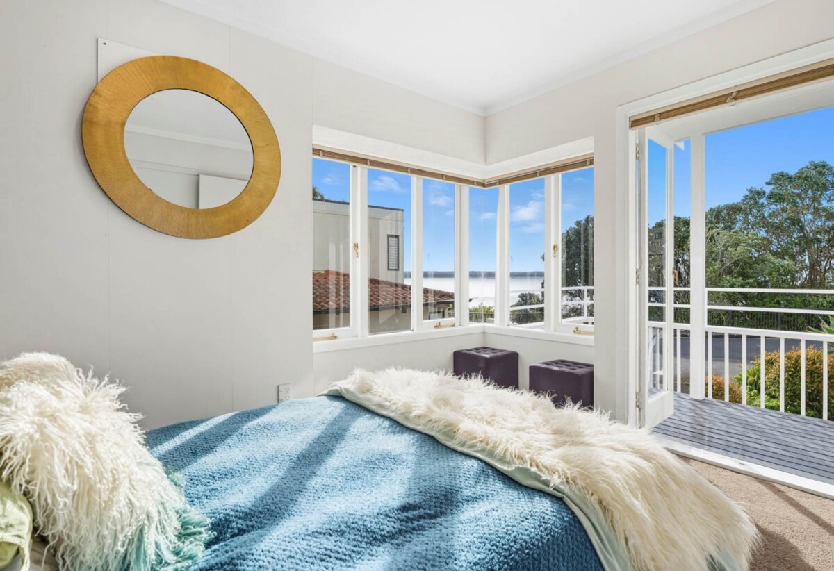 Vendor has bought, Must sell and settle FAST, 3 beds house, location, lifestyle and potential to develop, 66 St Michaels Avenue, Pt Chevalier, Auckland