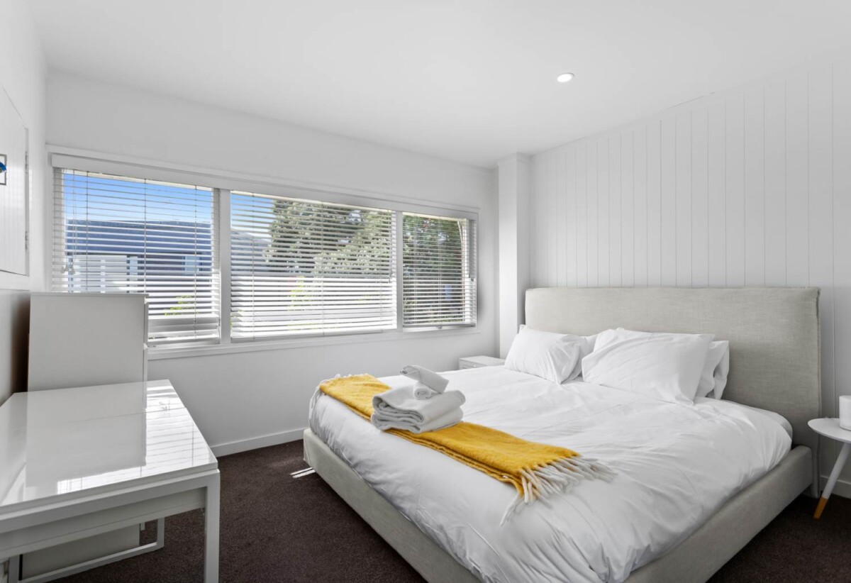 Move-in ready with a lock-up-and-leave lifestyle, easy and convenient, 2/32B Ballarat Street, Ellerslie, Auckland