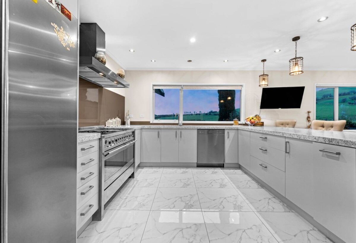 Vendor Heading Overseas – This Property Must Be Sold, 5 beds house on 8.2080ha land, 72 Lowry Road, Bombay, Auckland