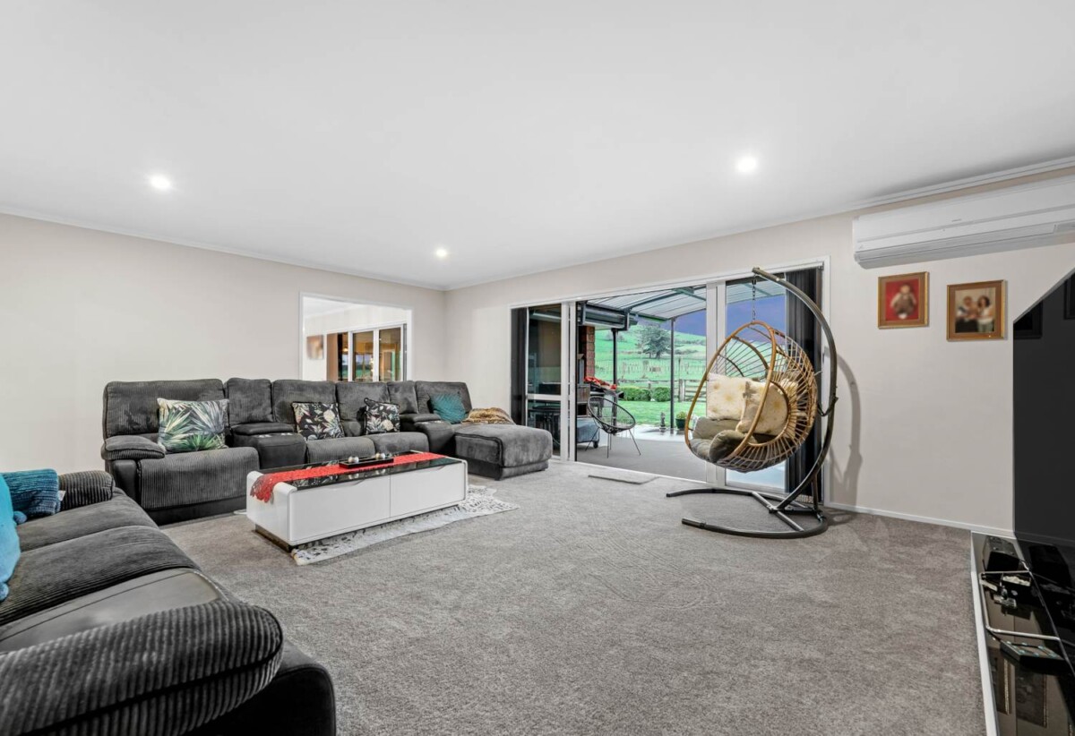Vendor Heading Overseas – This Property Must Be Sold, 5 beds house on 8.2080ha land, 72 Lowry Road, Bombay, Auckland