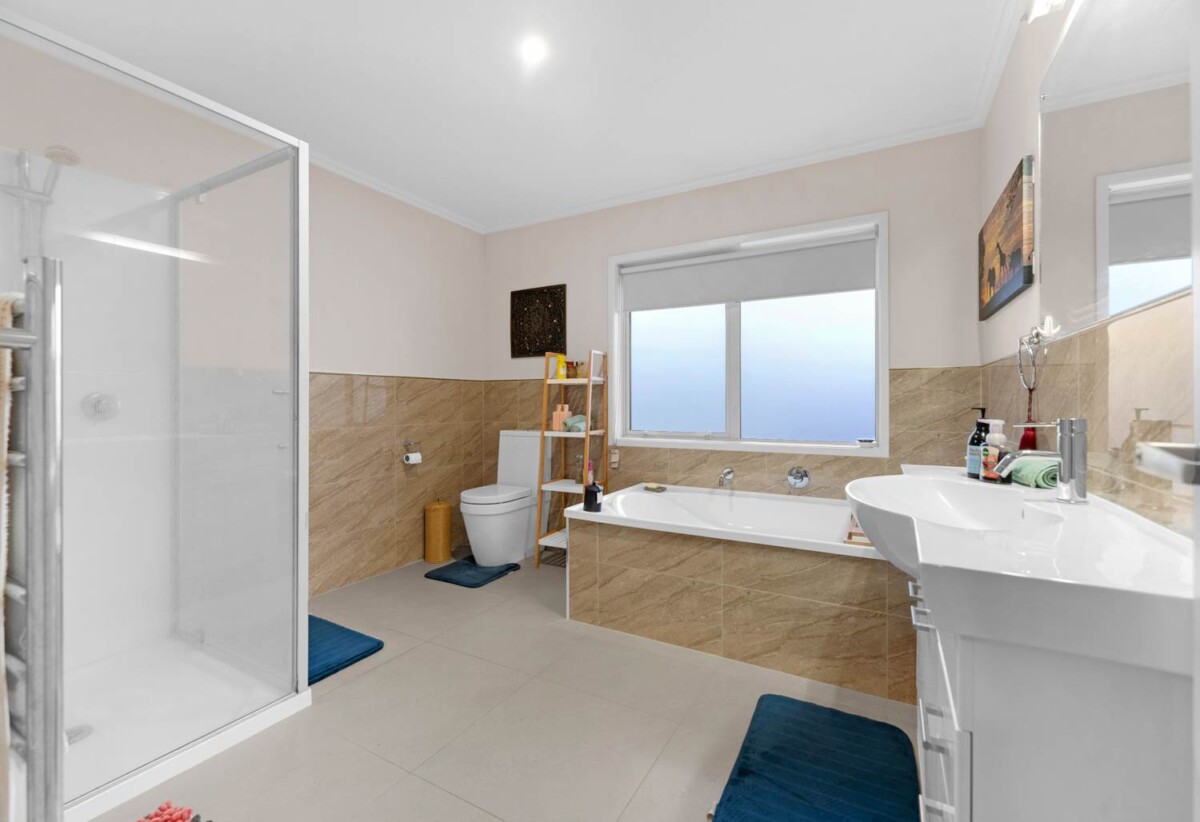 Vendor Heading Overseas – This Property Must Be Sold, 5 beds house on 8.2080ha land, 72 Lowry Road, Bombay, Auckland