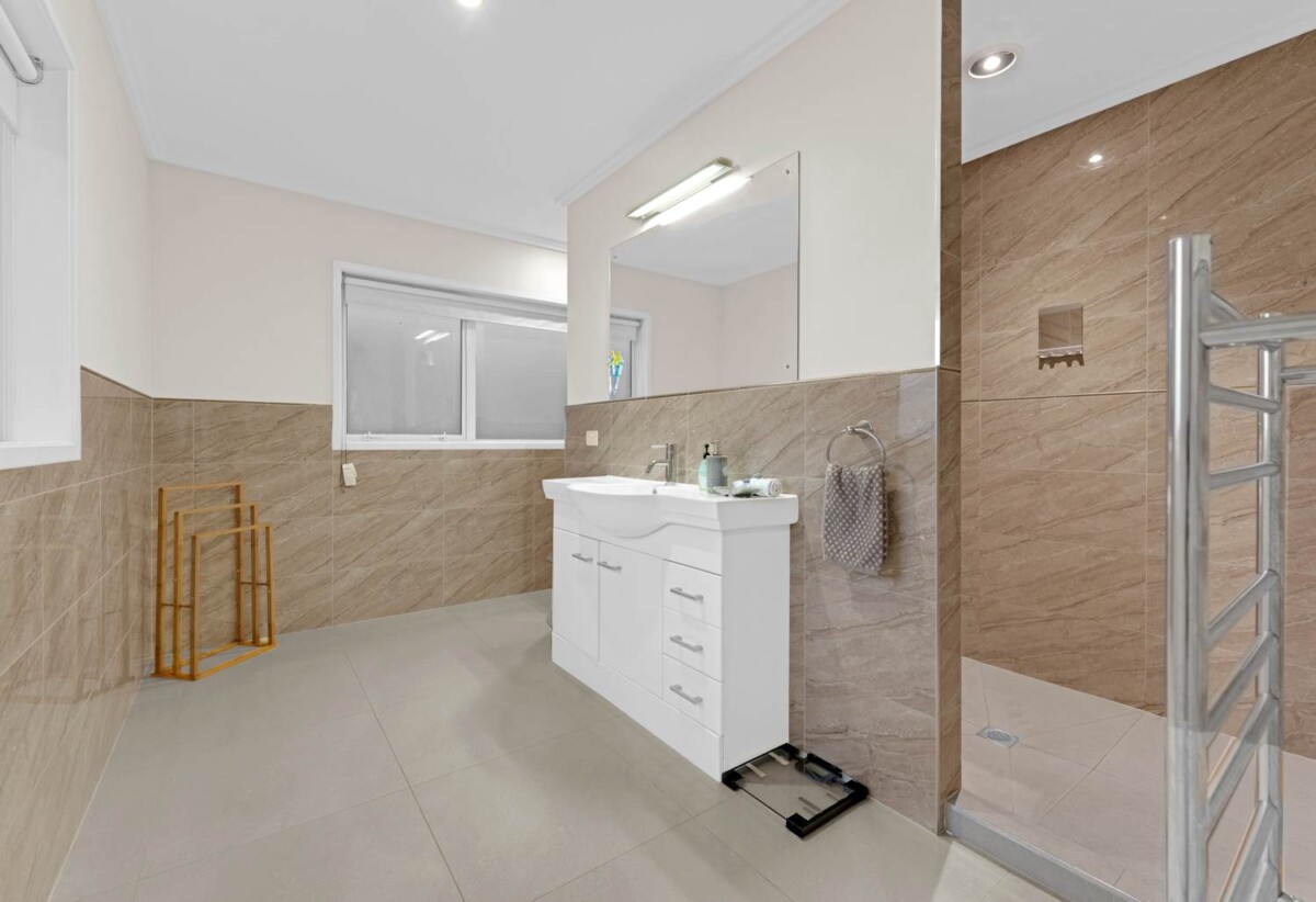 Vendor Heading Overseas – This Property Must Be Sold, 5 beds house on 8.2080ha land, 72 Lowry Road, Bombay, Auckland