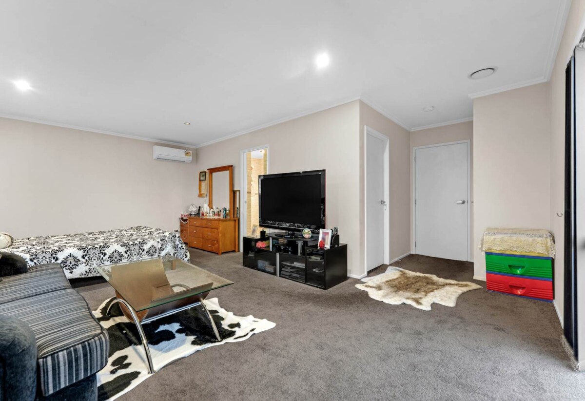 Vendor Heading Overseas – This Property Must Be Sold, 5 beds house on 8.2080ha land, 72 Lowry Road, Bombay, Auckland