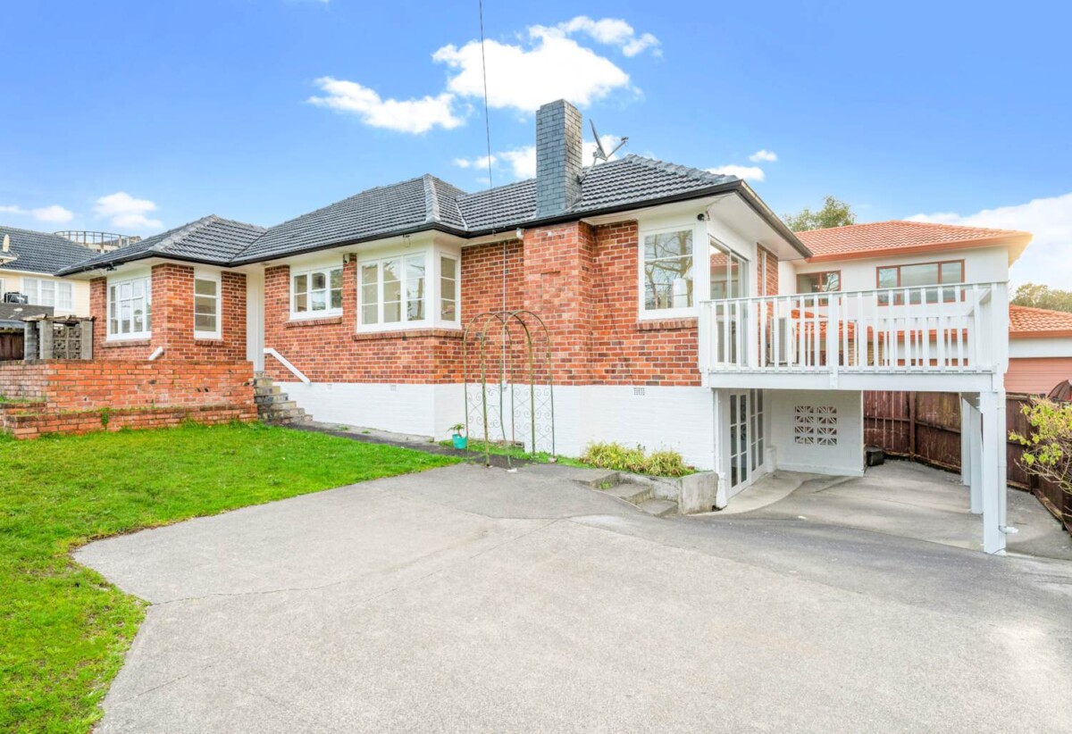 Renovated, The vendors are now in Australia and keen to release their New Zealand investment, 355 Blockhouse Bay Road, Blockhouse Bay, Auckland