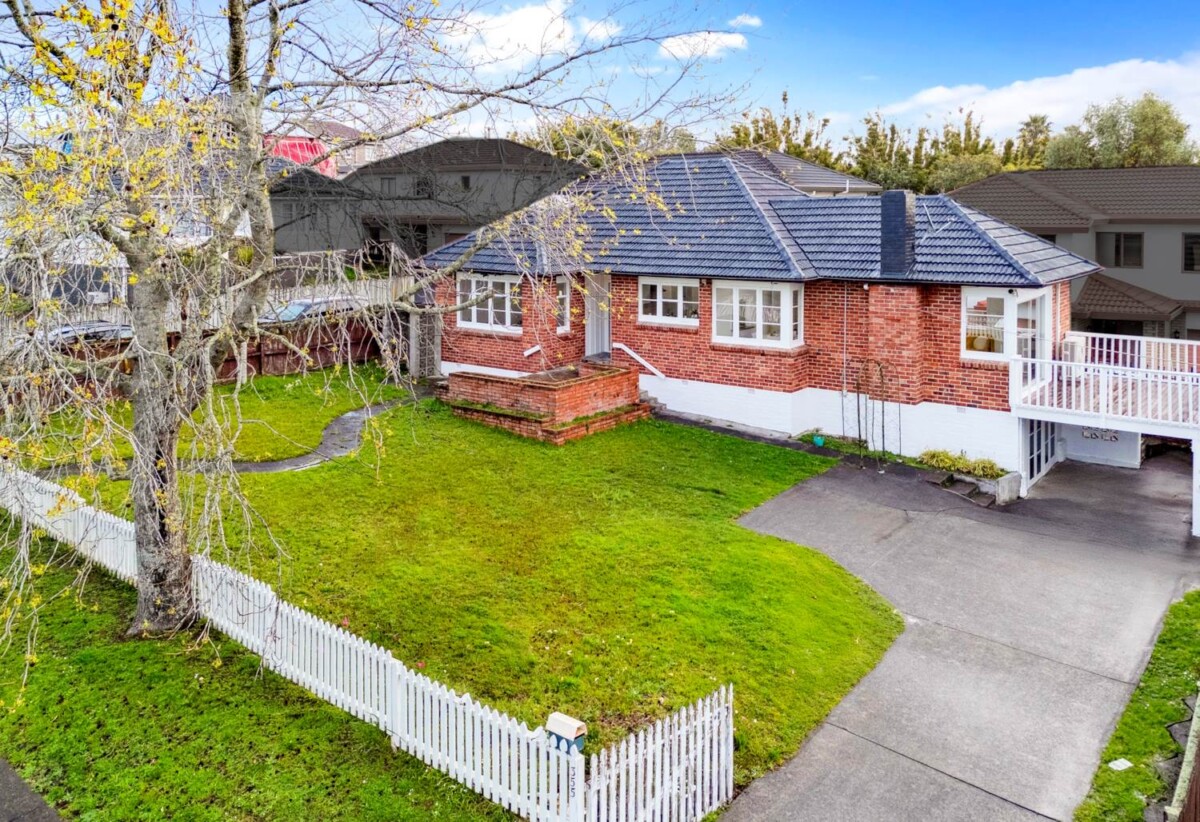 Renovated, The vendors are now in Australia and keen to release their New Zealand investment, 355 Blockhouse Bay Road, Blockhouse Bay, Auckland