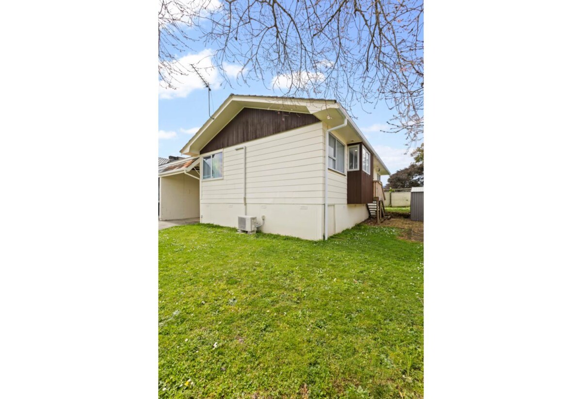 RENOVATED. PRIVATE. LARGE BACKYARD, 2/48 Archmillen Avenue, Pakuranga Heights, Auckland