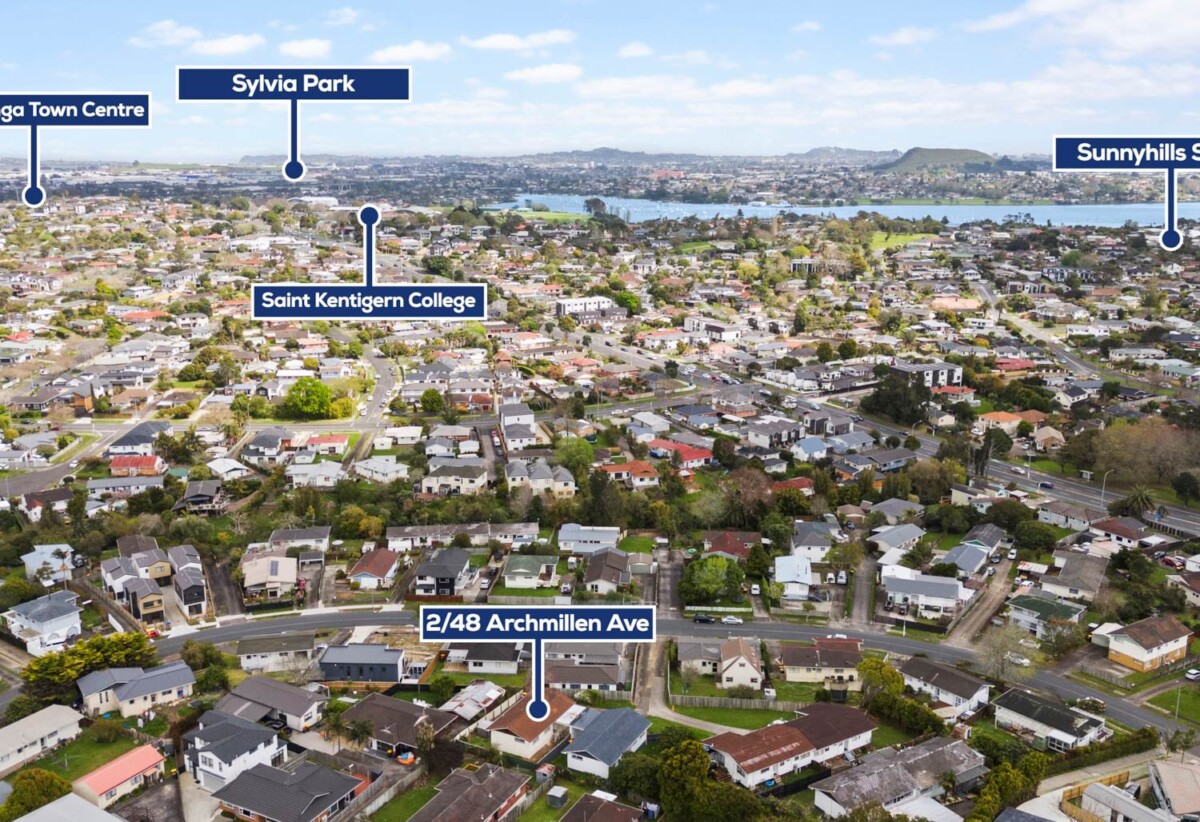 RENOVATED. PRIVATE. LARGE BACKYARD, 2/48 Archmillen Avenue, Pakuranga Heights, Auckland