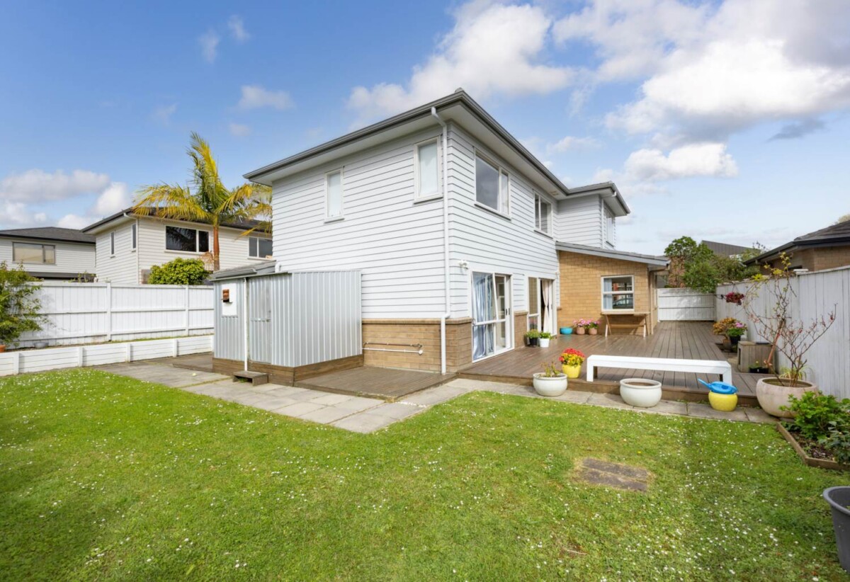 Just minutes to Botany Junction, Botany South, and Botany Town Centre, 9 Brookview Drive, Flat Bush, Auckland
