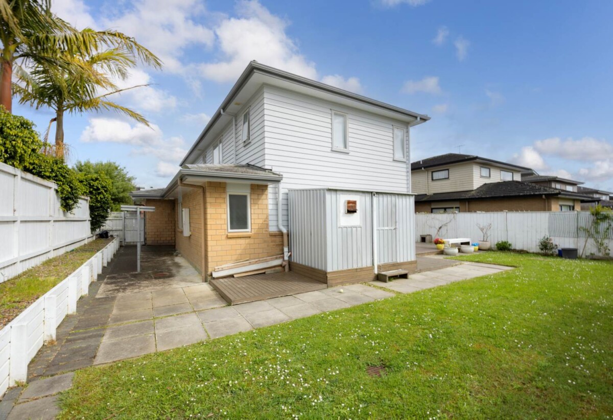 Just minutes to Botany Junction, Botany South, and Botany Town Centre, 9 Brookview Drive, Flat Bush, Auckland