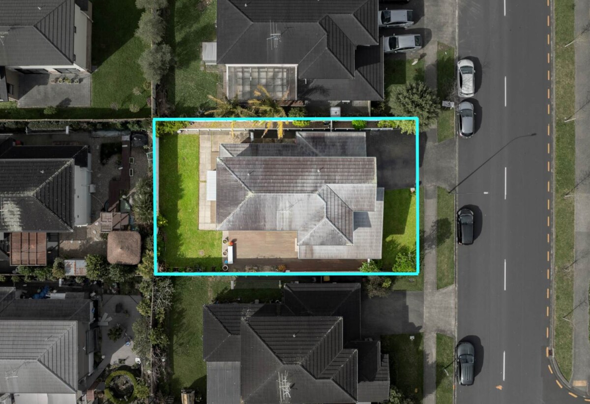 Just minutes to Botany Junction, Botany South, and Botany Town Centre, 9 Brookview Drive, Flat Bush, Auckland