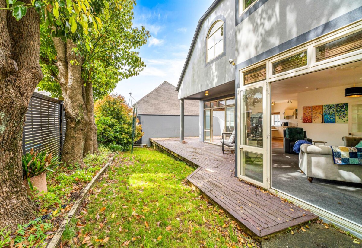 Double grammar school zone, The vendor is downsizing and highly motivated, 1/274 Great South Road, Greenlane, Auckland
