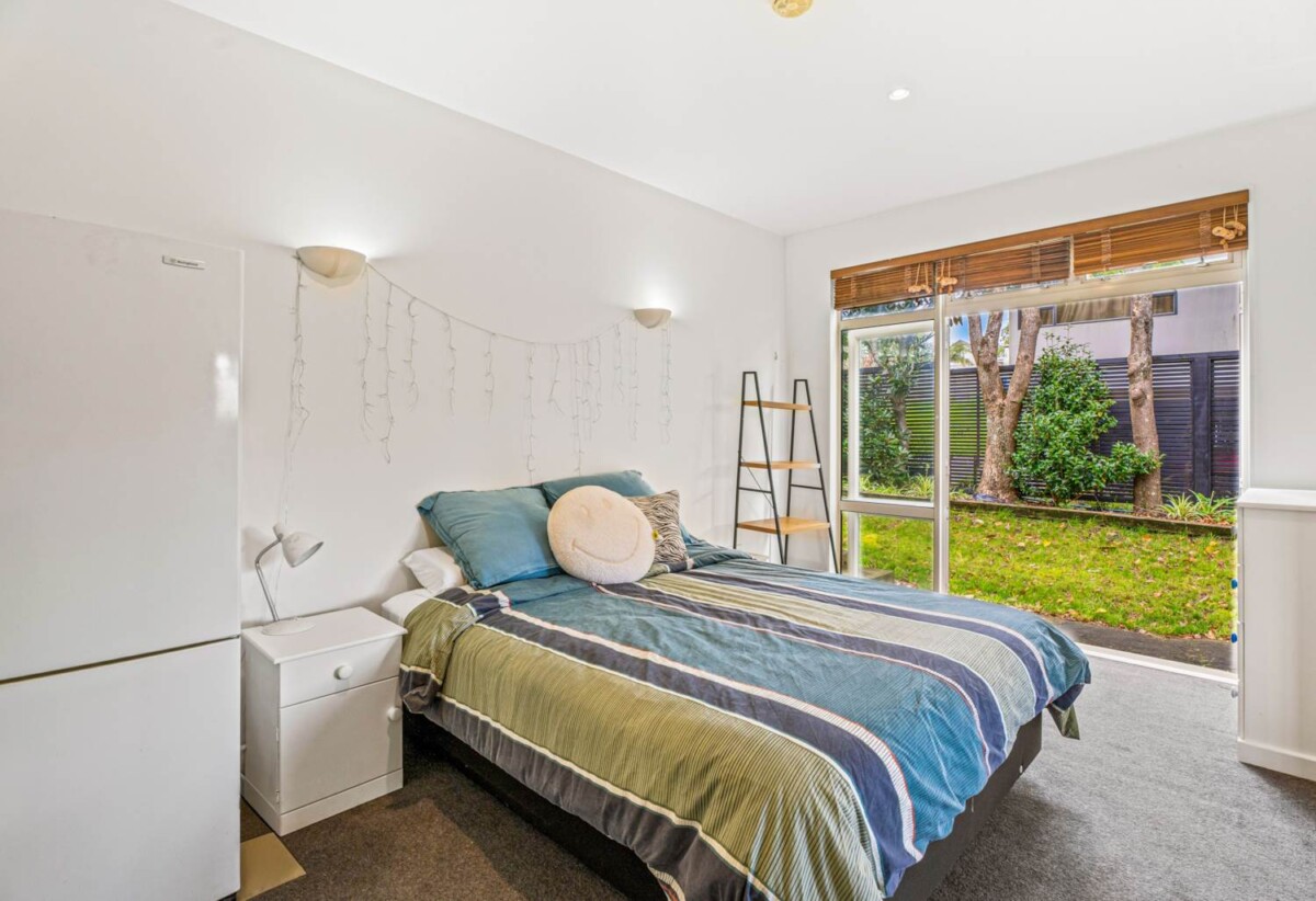 Double grammar school zone, The vendor is downsizing and highly motivated, 1/274 Great South Road, Greenlane, Auckland