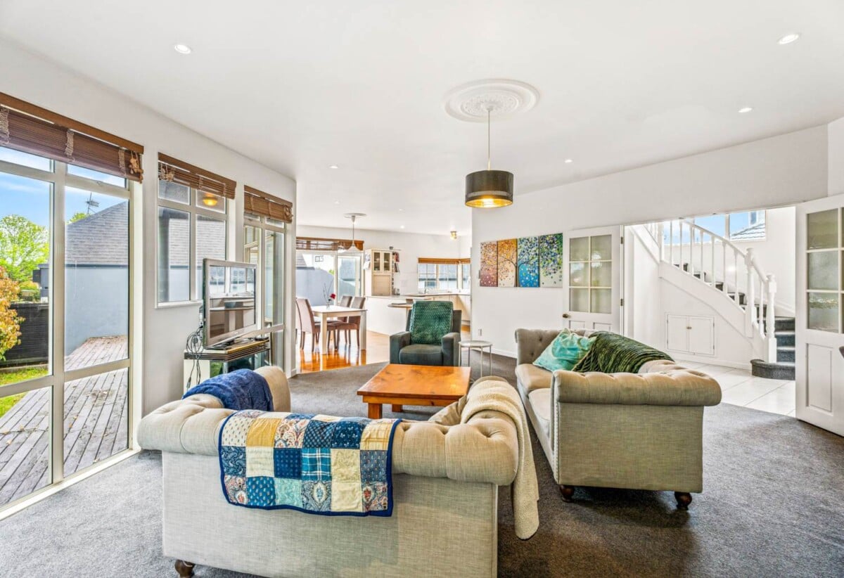 Double grammar school zone, The vendor is downsizing and highly motivated, 1/274 Great South Road, Greenlane, Auckland
