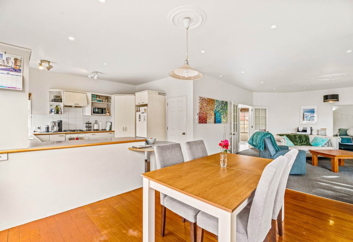 Double grammar school zone, The vendor is downsizing and highly motivated, 1/274 Great South Road, Greenlane, Auckland