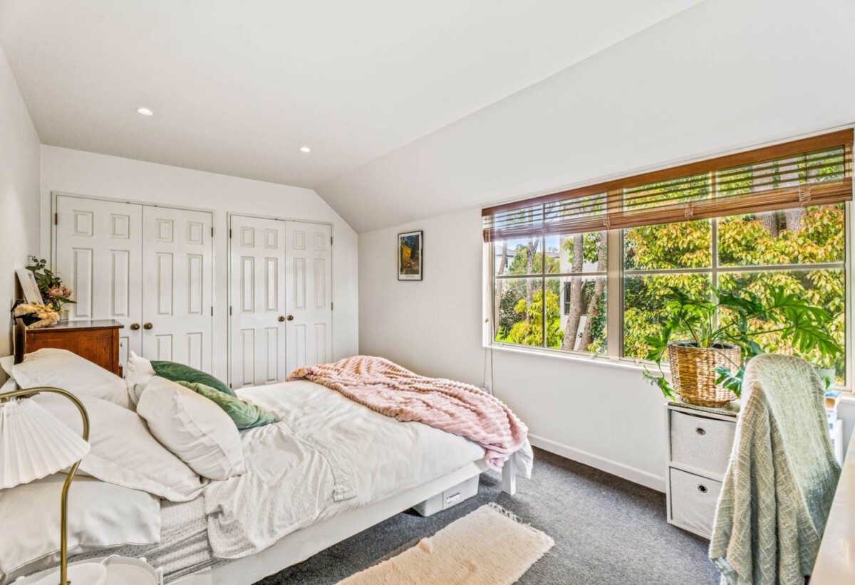 Double grammar school zone, The vendor is downsizing and highly motivated, 1/274 Great South Road, Greenlane, Auckland