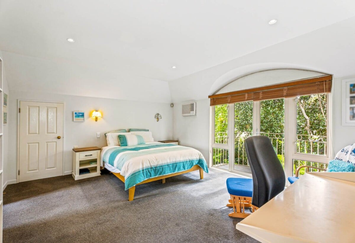 Double grammar school zone, The vendor is downsizing and highly motivated, 1/274 Great South Road, Greenlane, Auckland