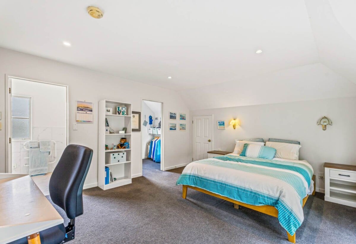 Double grammar school zone, The vendor is downsizing and highly motivated, 1/274 Great South Road, Greenlane, Auckland