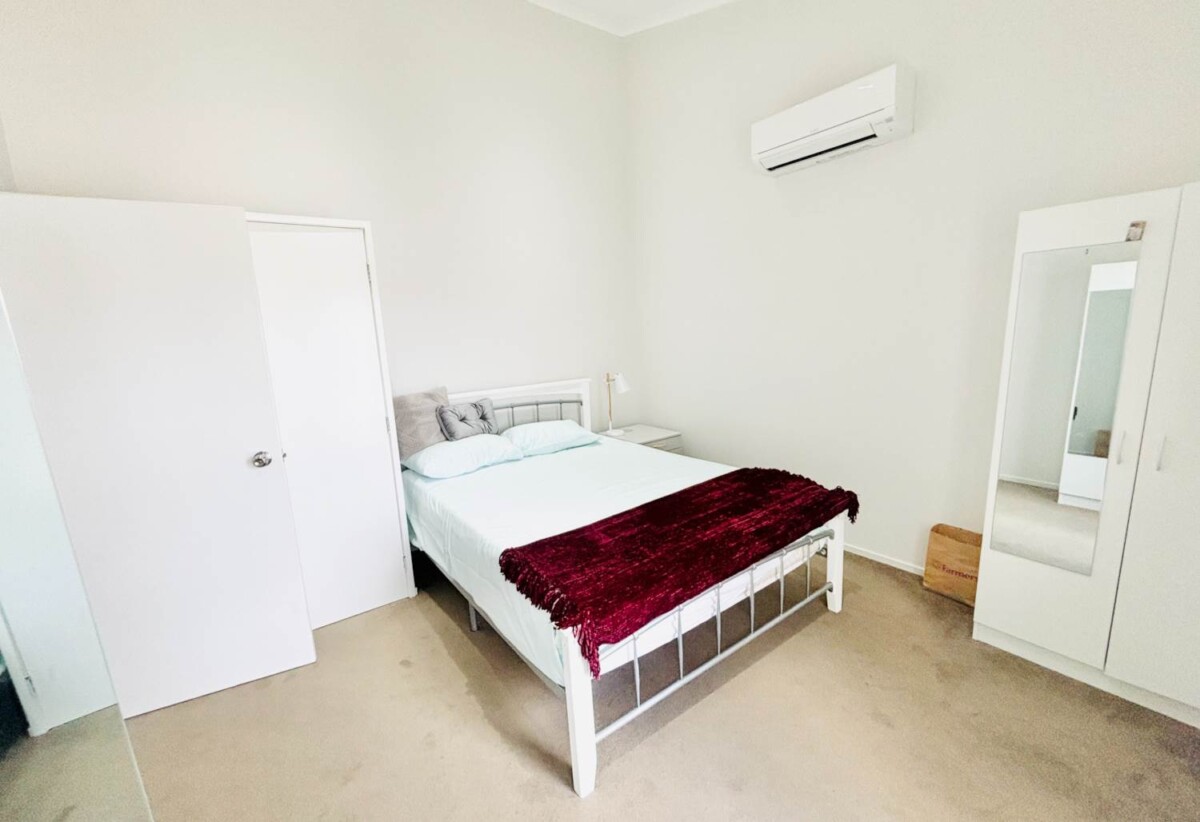 For rent, Cats Allowed, 5 bedrooms 4 bathrooms house, 26A Chesley Place, Half Moon Bay, Auckland, available 18th October