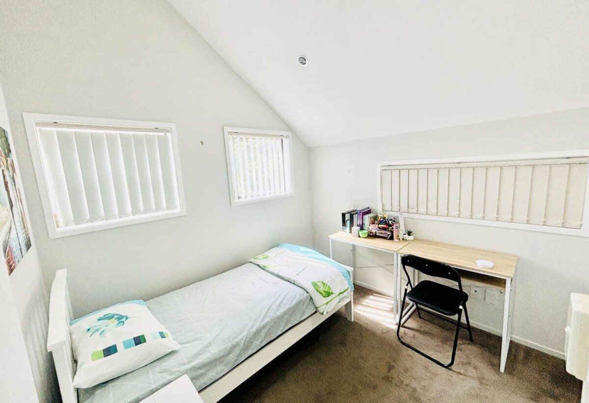 For rent, Cats Allowed, 5 bedrooms 4 bathrooms house, 26A Chesley Place, Half Moon Bay, Auckland, available 18th October