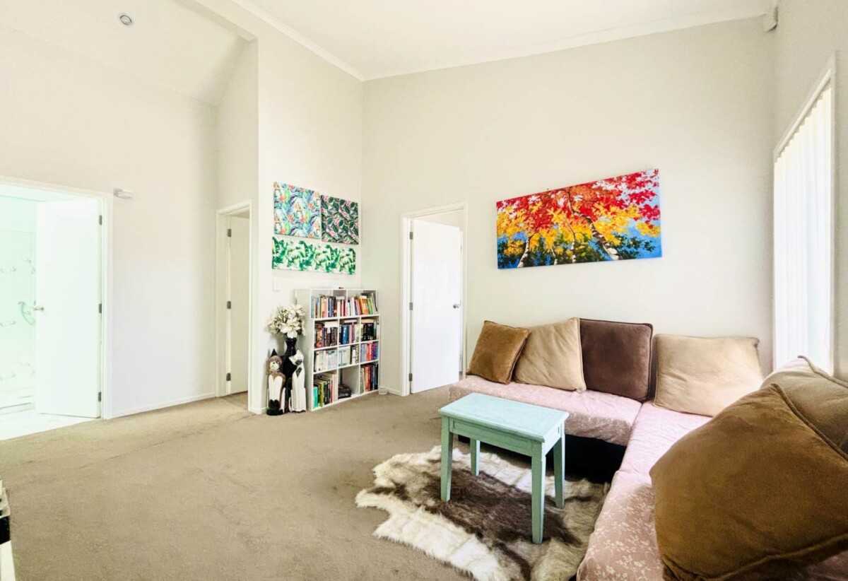 For rent, Cats Allowed, 5 bedrooms 4 bathrooms house, 26A Chesley Place, Half Moon Bay, Auckland, available 18th October
