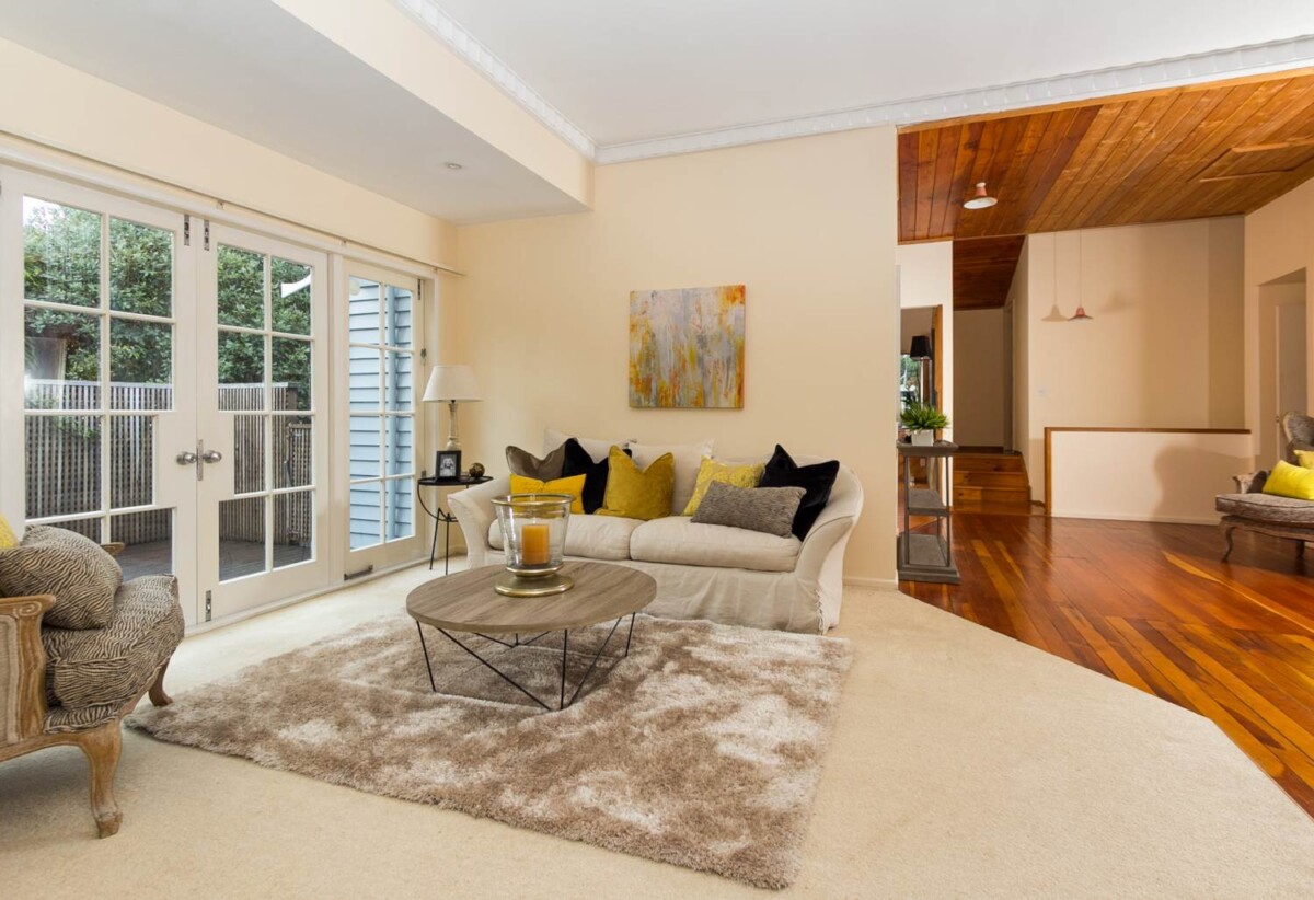 Double Grammar School Zone, 4 beds + office 3 baths house with double garage on 506m2 section, just minutes from Mt Eden Village, dual access from both 8 Garry Road and 2 Windmill Road, 1.6 km to Epsom Girls’ Grammar School, 1.9 km to Auckland Grammar, 8 Garry Road, Mt Eden, Auckland