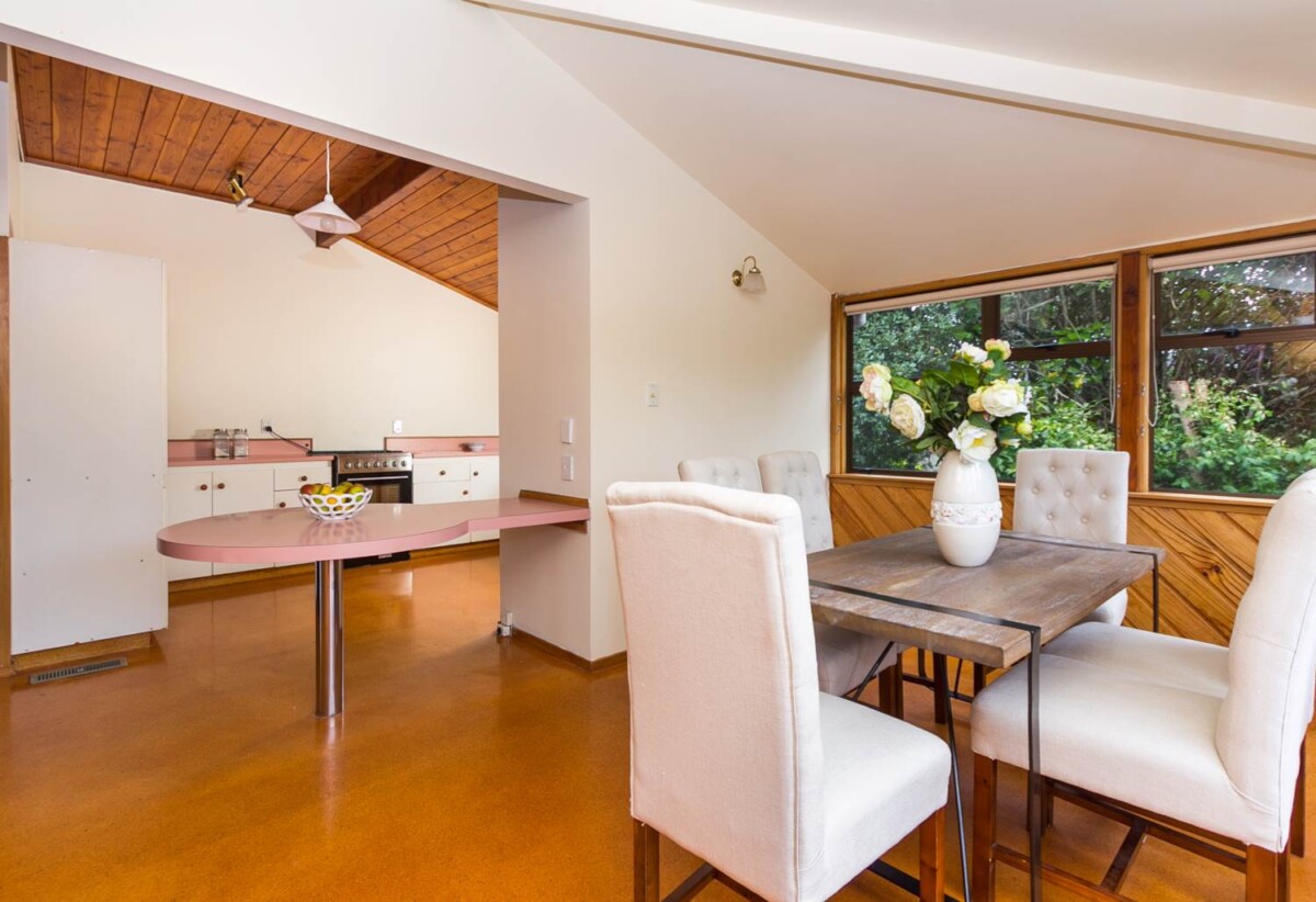 Double Grammar School Zone, 4 beds + office 3 baths house with double garage on 506m2 section, just minutes from Mt Eden Village, dual access from both 8 Garry Road and 2 Windmill Road, 1.6 km to Epsom Girls’ Grammar School, 1.9 km to Auckland Grammar, 8 Garry Road, Mt Eden, Auckland