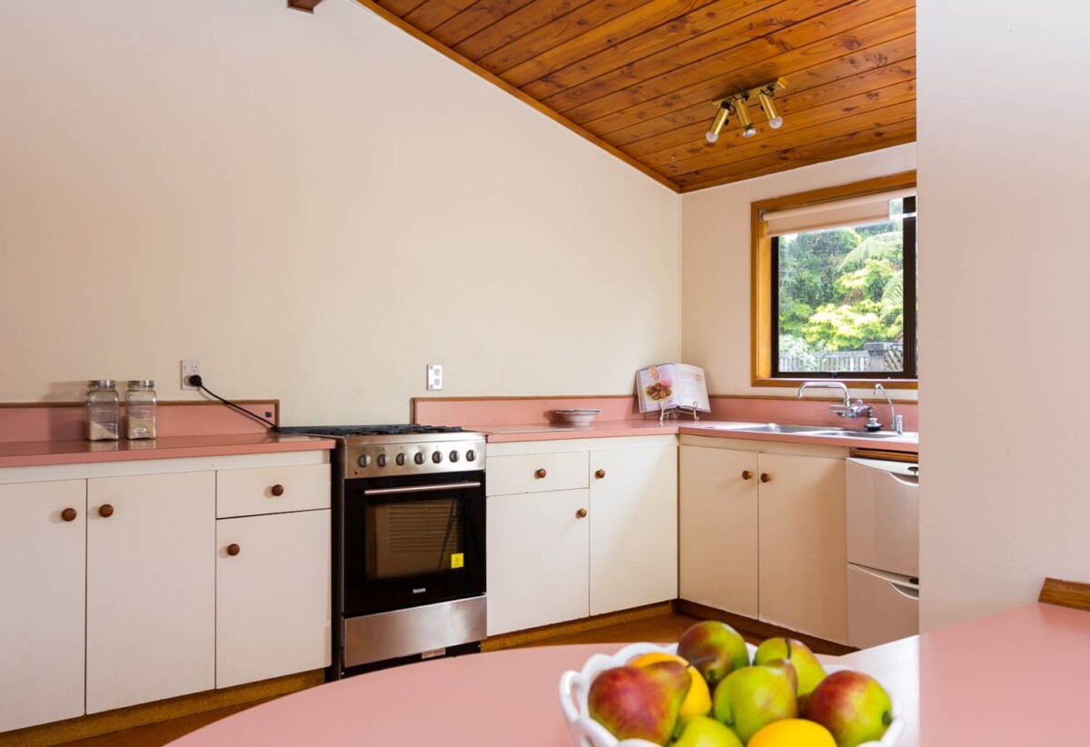 Double Grammar School Zone, 4 beds + office 3 baths house with double garage on 506m2 section, just minutes from Mt Eden Village, dual access from both 8 Garry Road and 2 Windmill Road, 1.6 km to Epsom Girls’ Grammar School, 1.9 km to Auckland Grammar, 8 Garry Road, Mt Eden, Auckland