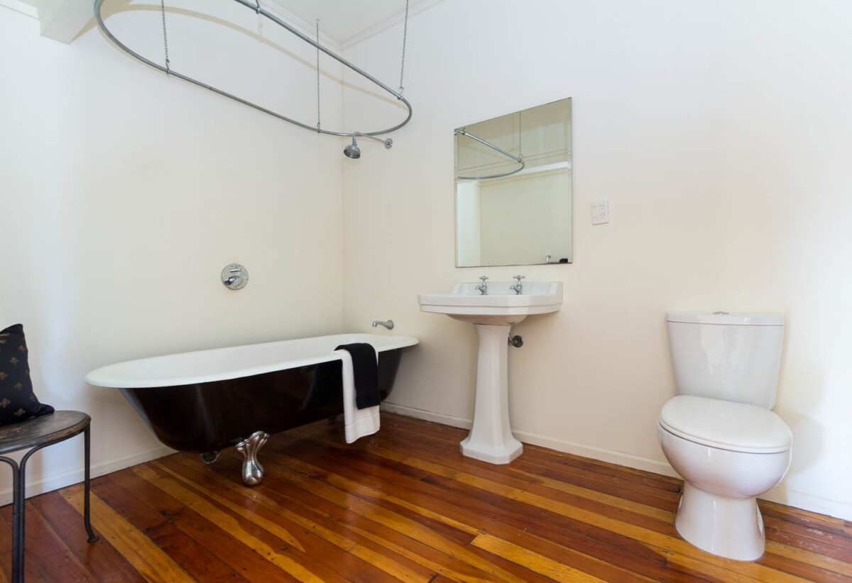 Double Grammar School Zone, 4 beds + office 3 baths house with double garage on 506m2 section, just minutes from Mt Eden Village, dual access from both 8 Garry Road and 2 Windmill Road, 1.6 km to Epsom Girls’ Grammar School, 1.9 km to Auckland Grammar, 8 Garry Road, Mt Eden, Auckland