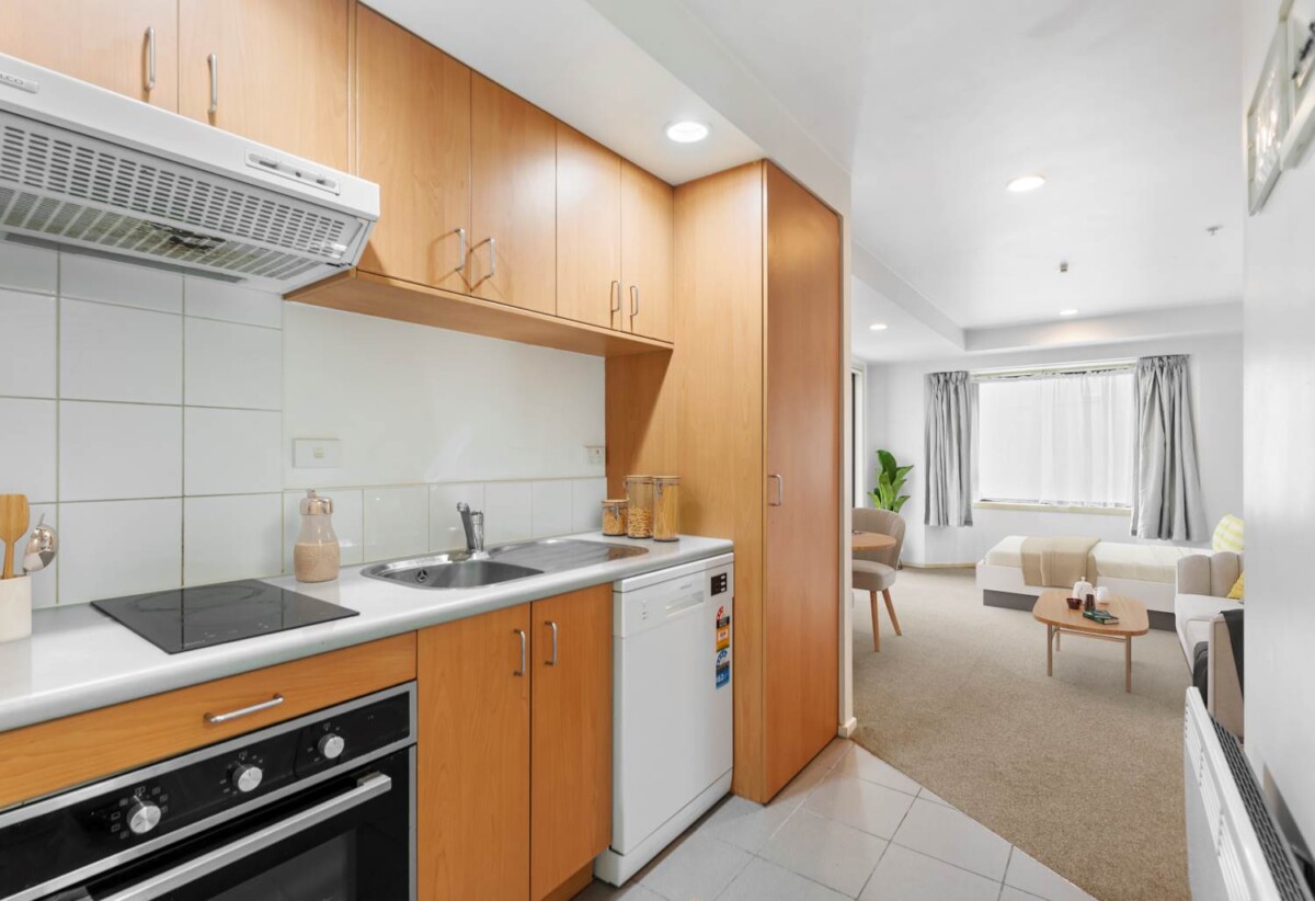 Freehold 1 bed corner studio (approx. 30sqm), 2C/2 Eden Crescent, City Centre, Auckland