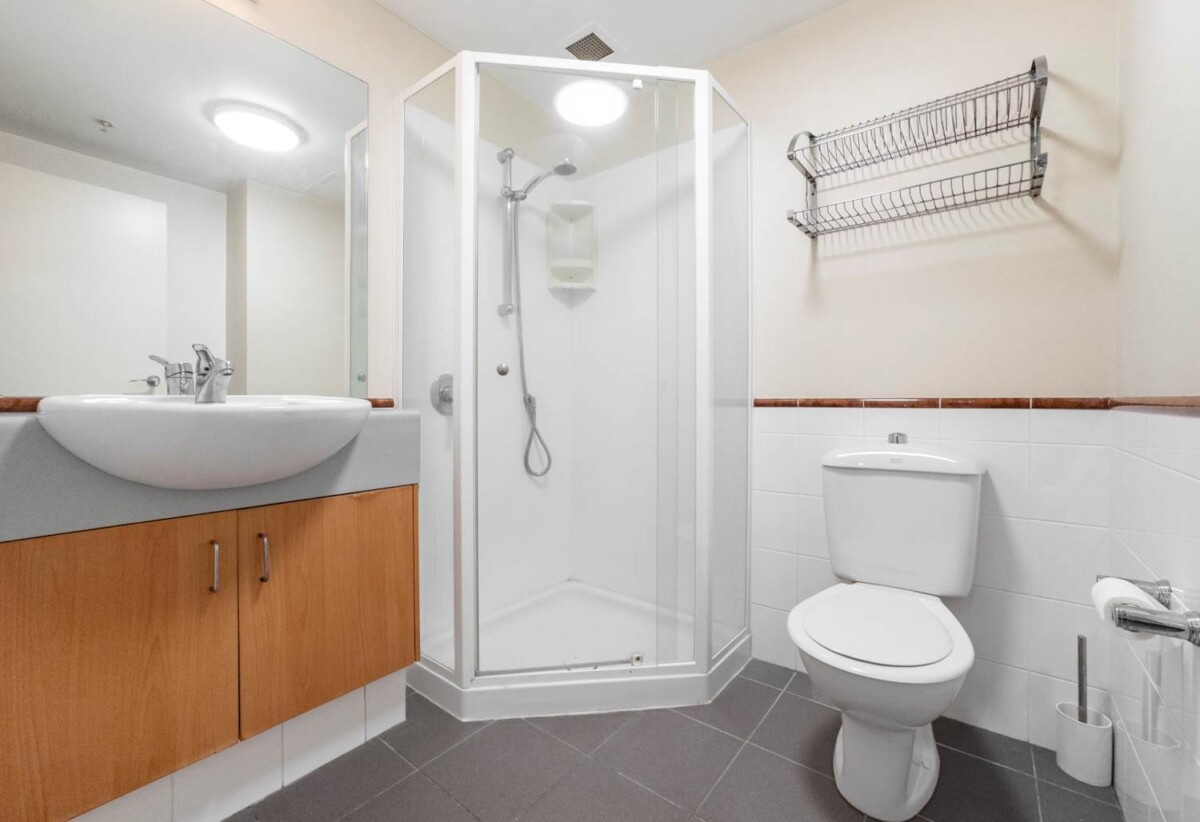 Freehold 1 bed corner studio (approx. 30sqm), 2C/2 Eden Crescent, City Centre, Auckland
