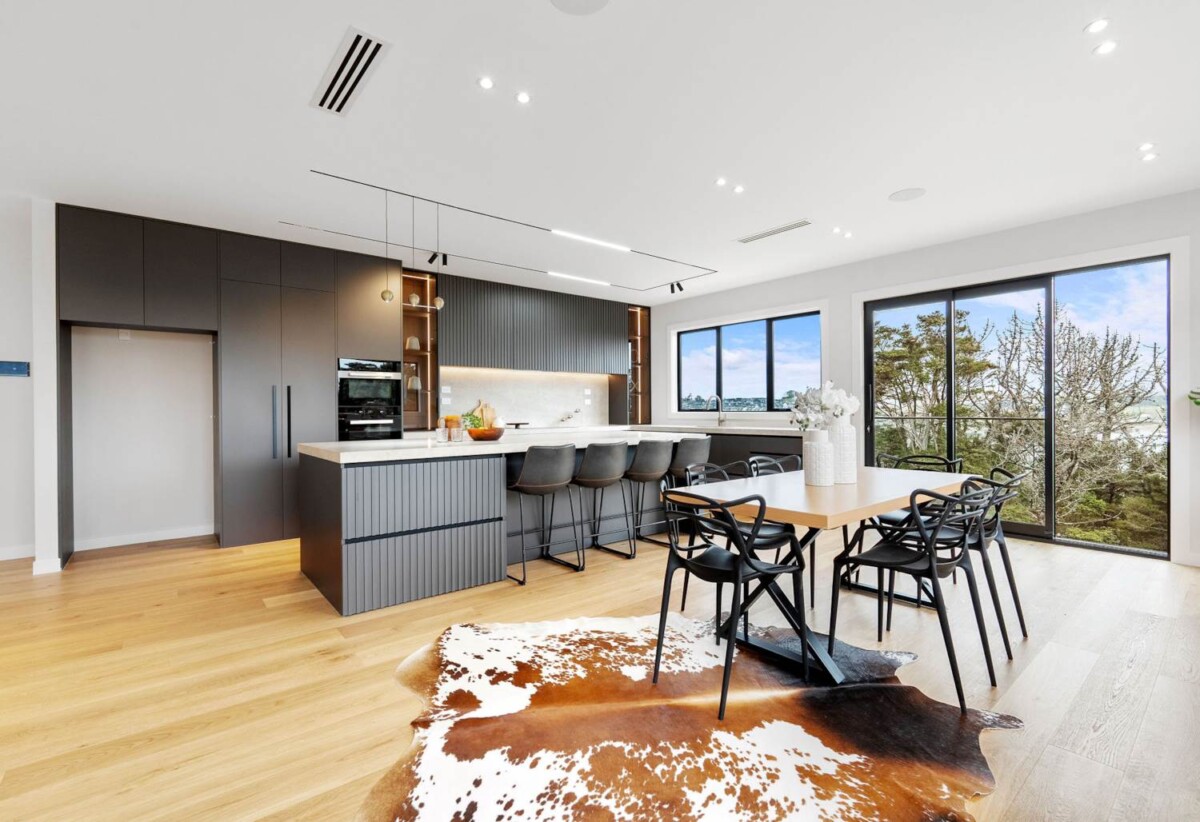 6 bedrooms on 3637m2 land, Westfield Albany’s shopping, dining, and entertainment are moments away, 110 Kewa Road, Albany, Auckland