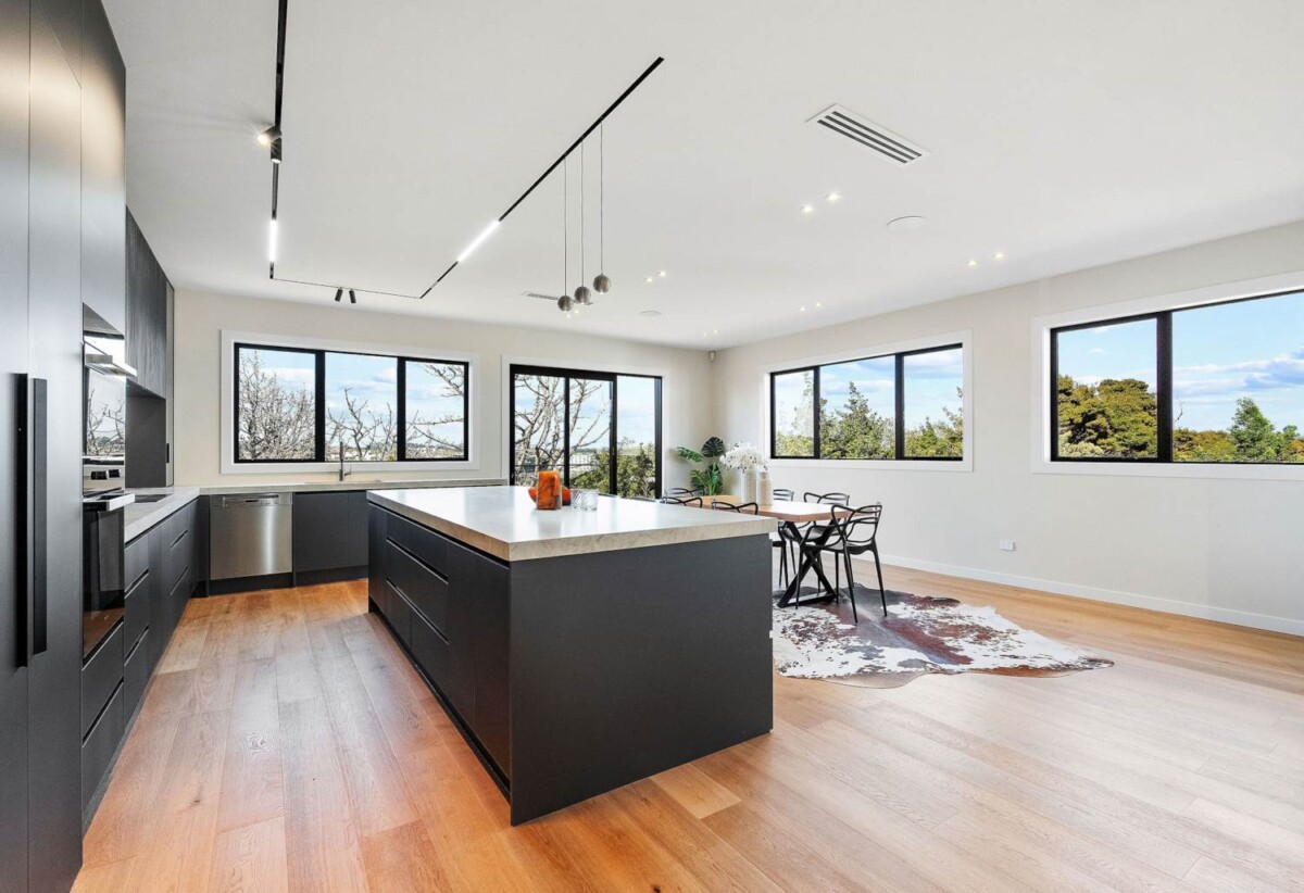6 bedrooms on 3637m2 land, Westfield Albany’s shopping, dining, and entertainment are moments away, 110 Kewa Road, Albany, Auckland