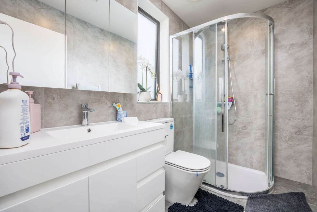 Urgent sale, Mt Albert Grammar school zone, 59m2 freehold 2 beds 2 baths apartment, 1km approx. to Kingsland Train Station, 700m approx. to St Lukes Westfield, 201/2A Truro Road, Sandringham, Auckland