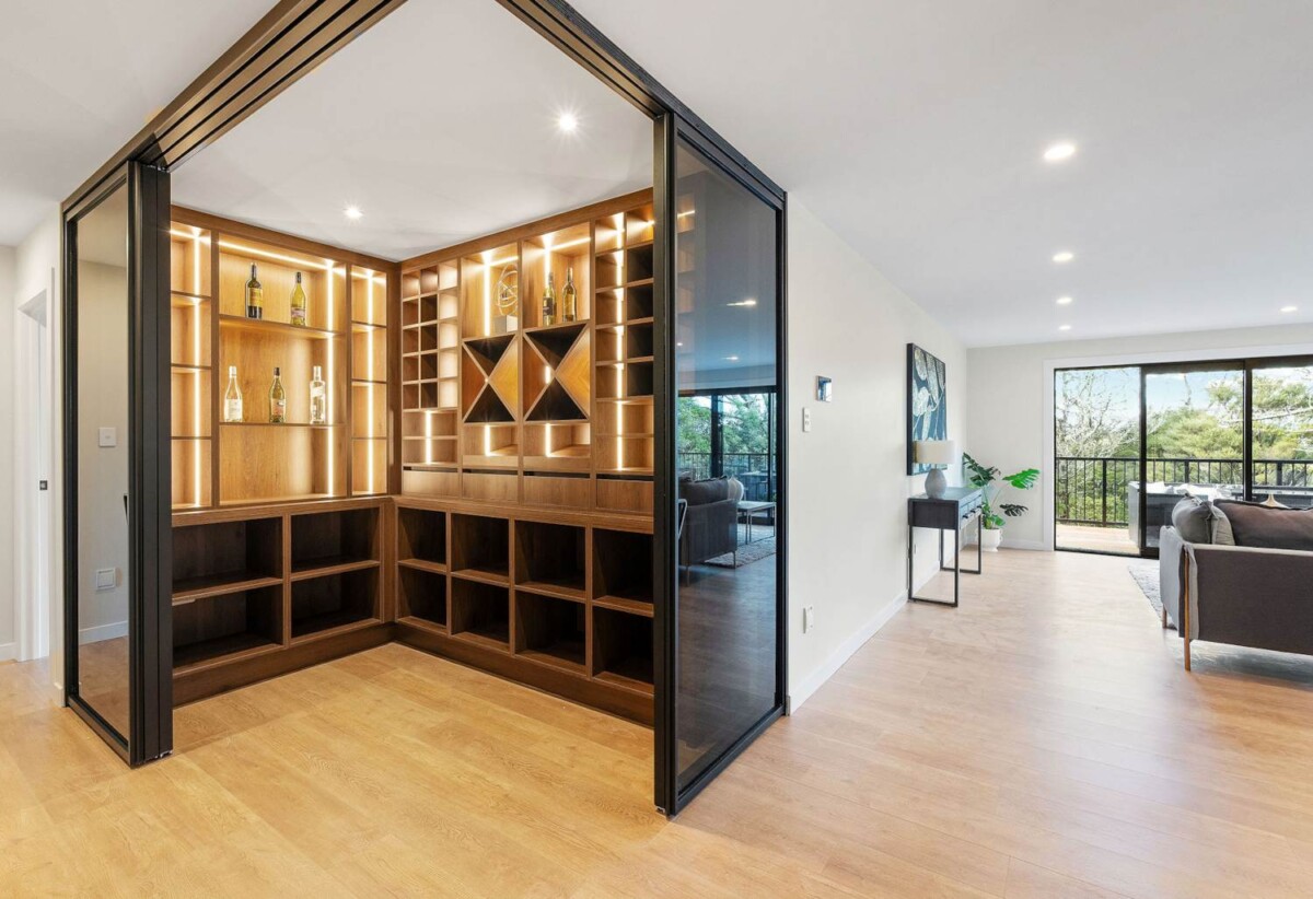 6 bedrooms on 3637m2 land, Westfield Albany’s shopping, dining, and entertainment are moments away, 110 Kewa Road, Albany, Auckland