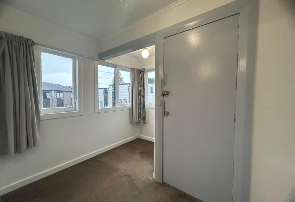 For rent, Water Included!, 1 bed 1 bath unit, available now, 2/45 Mangere Road, Otahuhu, Auckland