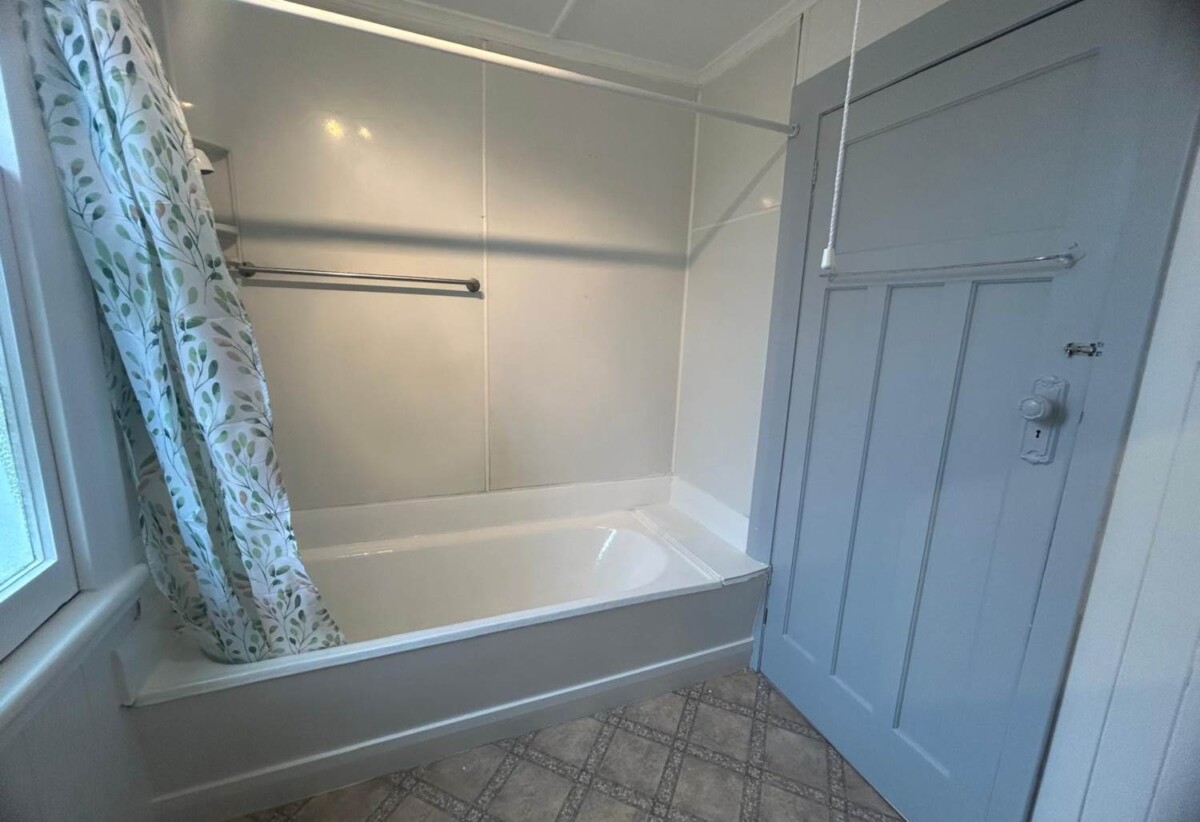 For rent, Water Included!, 1 bed 1 bath unit, available now, 2/45 Mangere Road, Otahuhu, Auckland