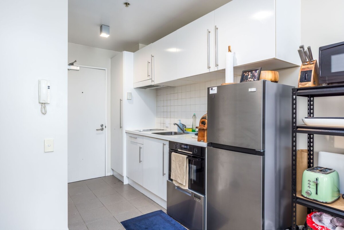 The owner is serious; this 1-bedroom apartment must be SOLD, 5D/15 City Road, Auckland Central, Auckland