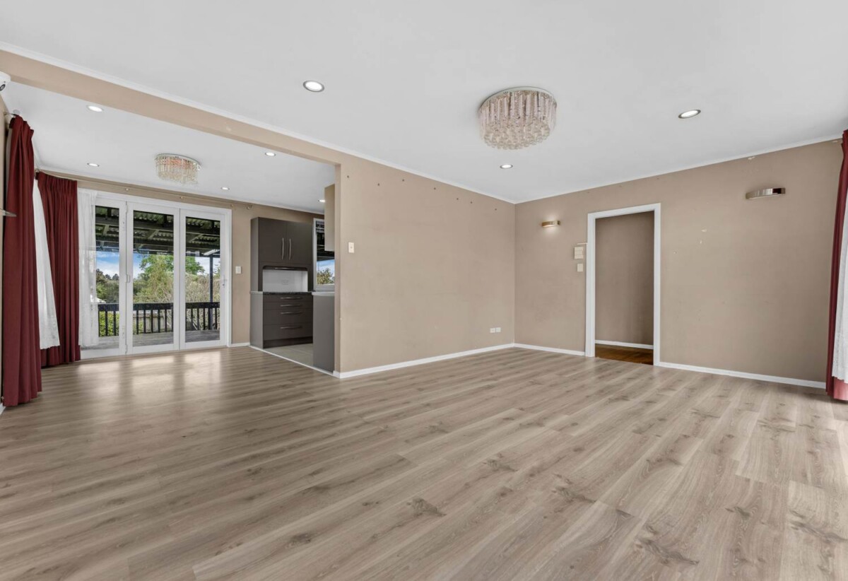 3 beds house on 1060m2 section, minutes from Manukau shopping centre, 28 Cornwall Road, Papatoetoe, Auckland
