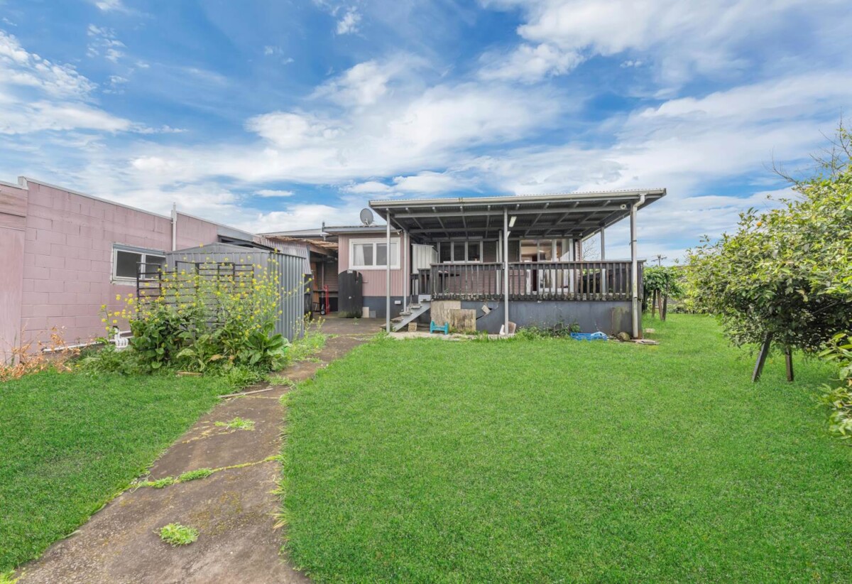 3 beds house on 1060m2 section, minutes from Manukau shopping centre, 28 Cornwall Road, Papatoetoe, Auckland