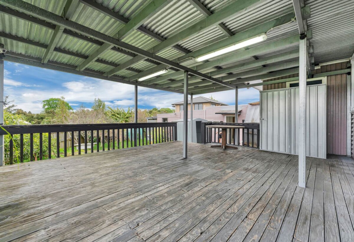 3 beds house on 1060m2 section, minutes from Manukau shopping centre, 28 Cornwall Road, Papatoetoe, Auckland