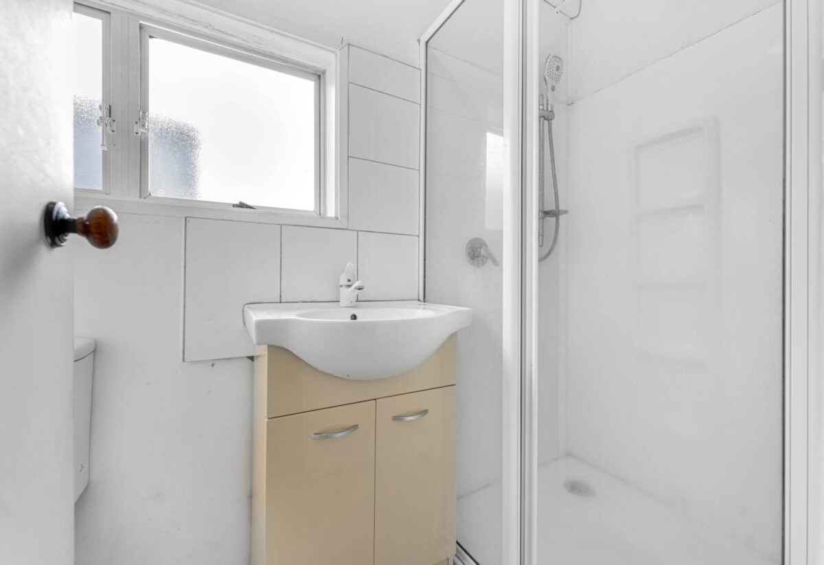 3 beds house on 1060m2 section, minutes from Manukau shopping centre, 28 Cornwall Road, Papatoetoe, Auckland