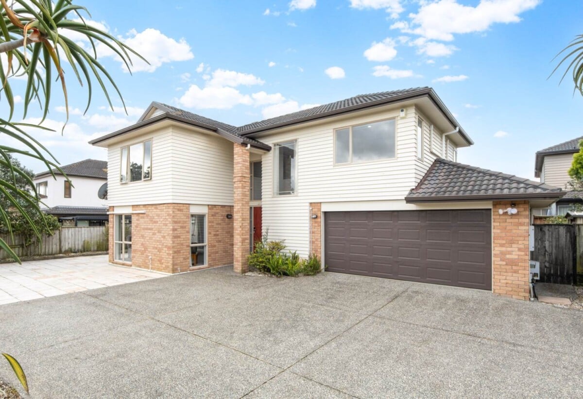 Ormiston Town Centre and Botany Centre just minutes away, 6 Stornaway Drive, Flat Bush, Auckland
