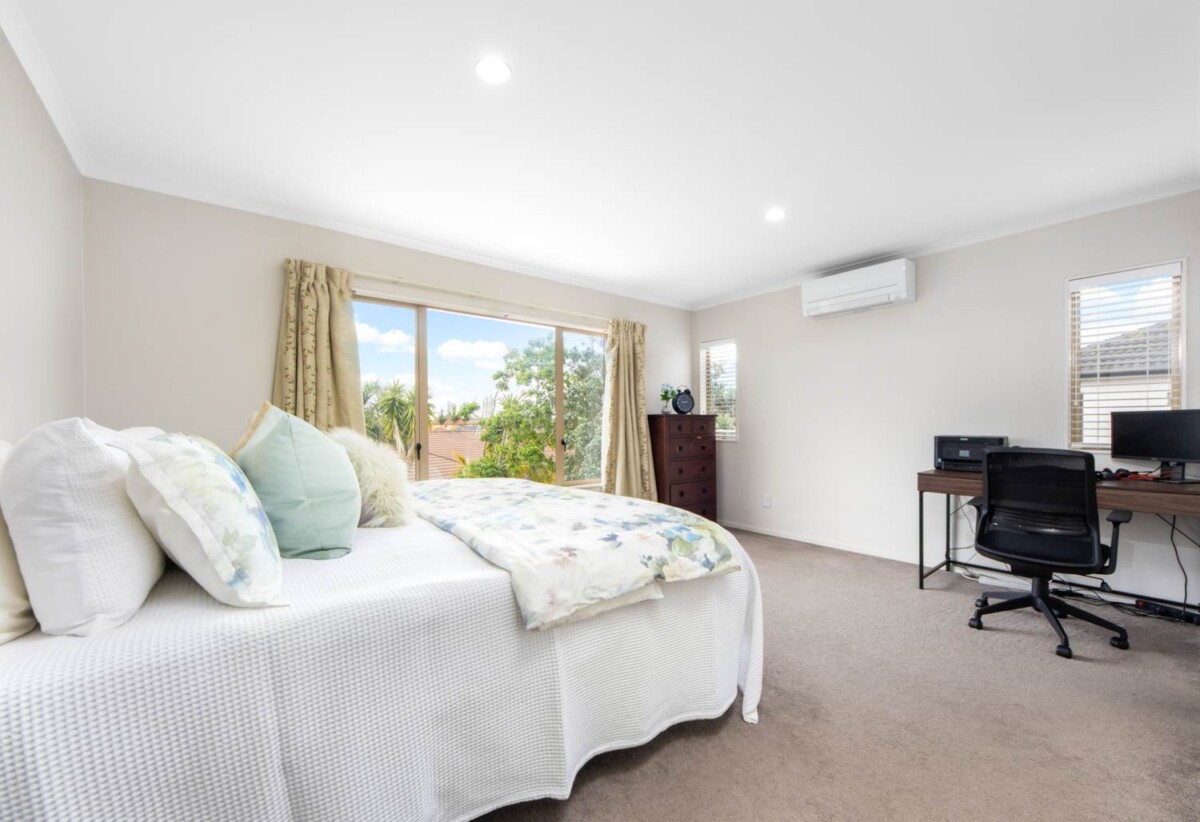Ormiston Town Centre and Botany Centre just minutes away, 6 Stornaway Drive, Flat Bush, Auckland