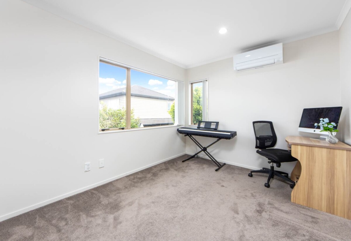 Ormiston Town Centre and Botany Centre just minutes away, 6 Stornaway Drive, Flat Bush, Auckland