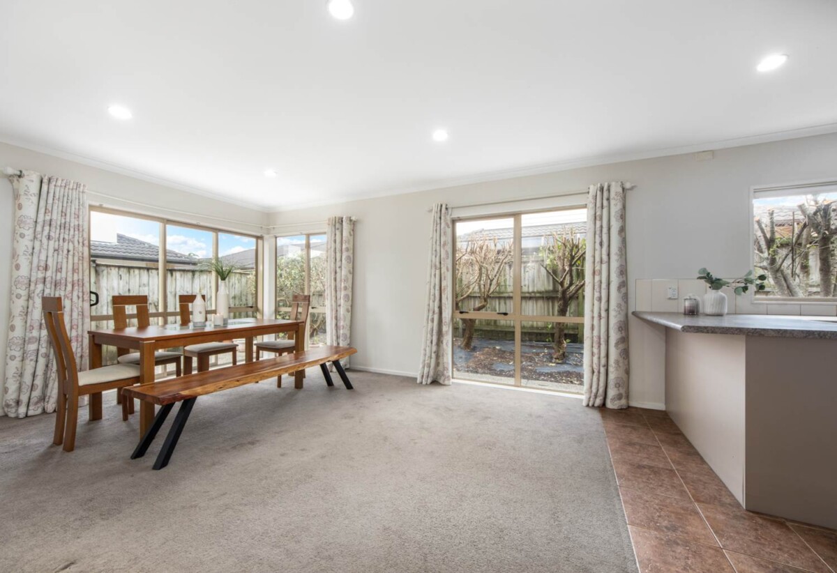 Ormiston Town Centre and Botany Centre just minutes away, 6 Stornaway Drive, Flat Bush, Auckland
